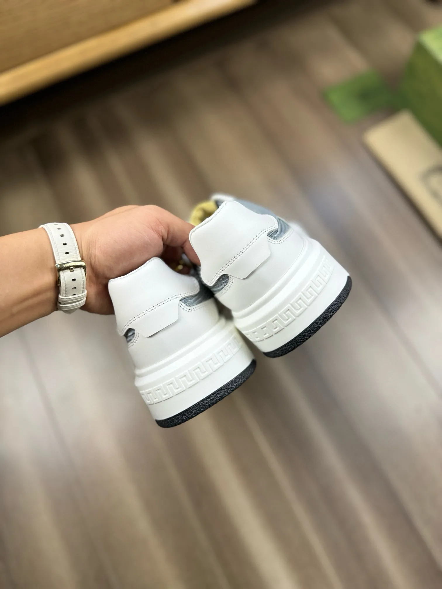 [Gucci] Gucci men's shoes 💰820💰 - High-end quality original order - Upper: 🔝Imported Nappa calfskin·Brand high mercerized cloth·Brand webbing -Inner: water-dyed cowhide, -Outsole: ultra-light T men's shoes💰U foam. Rubber; two-color molded outsole -Ultra-high quality control·Fine workmanship: highlighted (high-end·luxury·grade) -Size: 38-44 (45, can be customized)